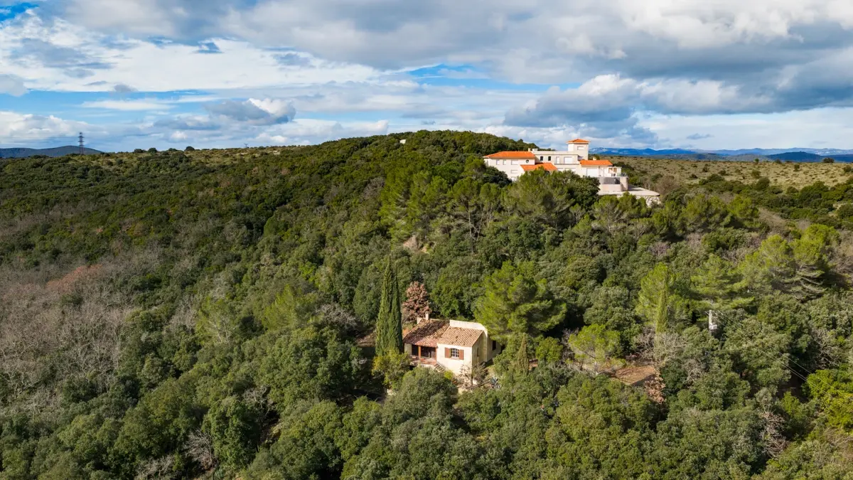 Photo 2 - propriété 10 pièces - 32ha - 980m2 - Vue spectaculaire sur la région et la mer 