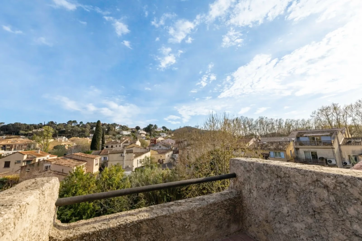 Photo 1 - Appartement 3 pièces avec terrasses à rénover 