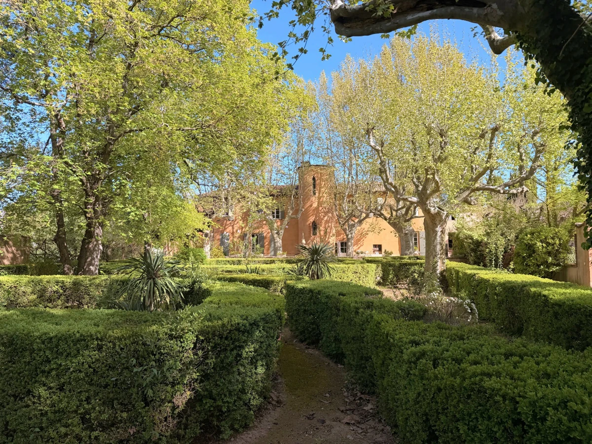 Photo 1 - Propriété d’exception à Aix-en-Provence avec jardin à la française et terrain de tennis