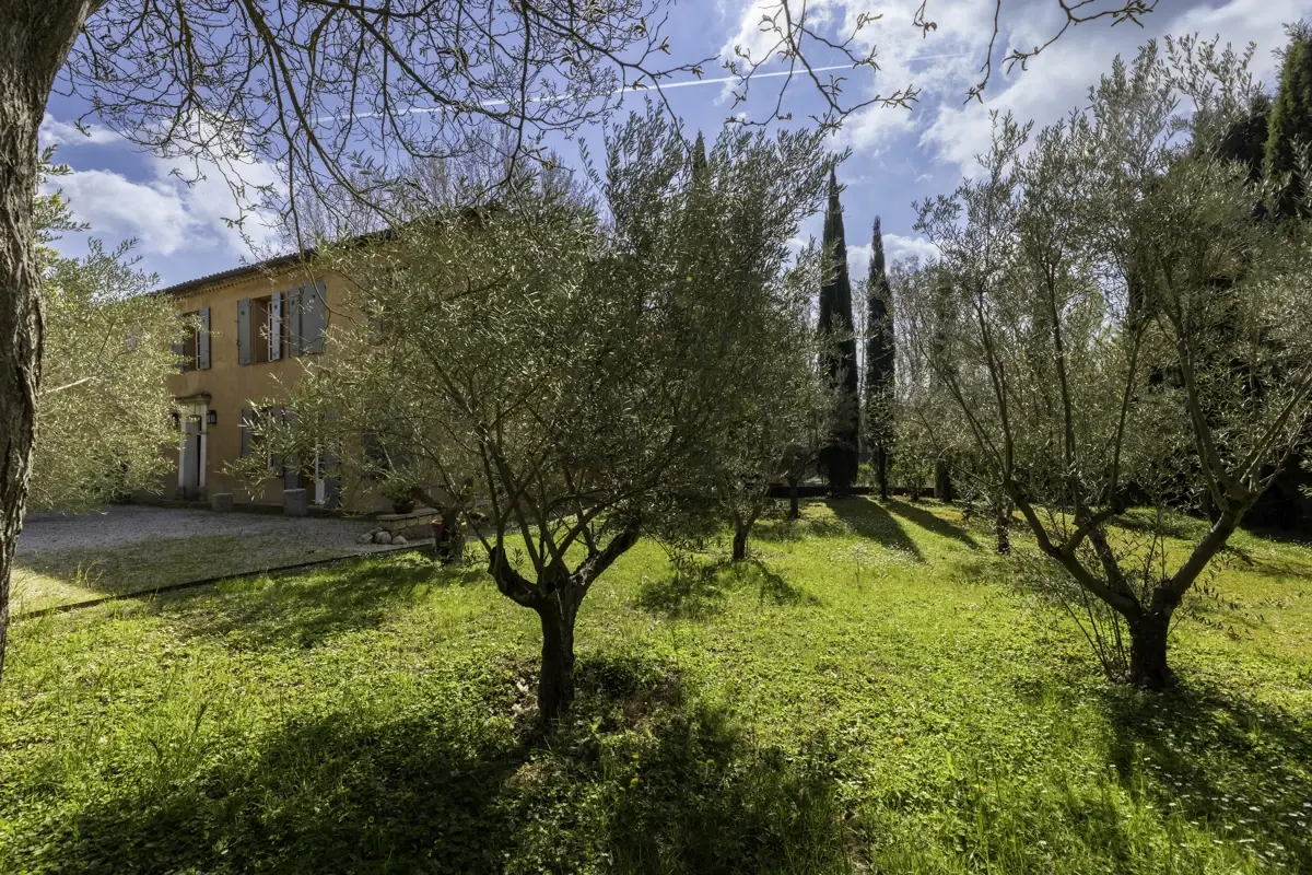Photo 4 - Propriété d’exception à Aix-en-Provence avec jardin à la française et terrain de tennis