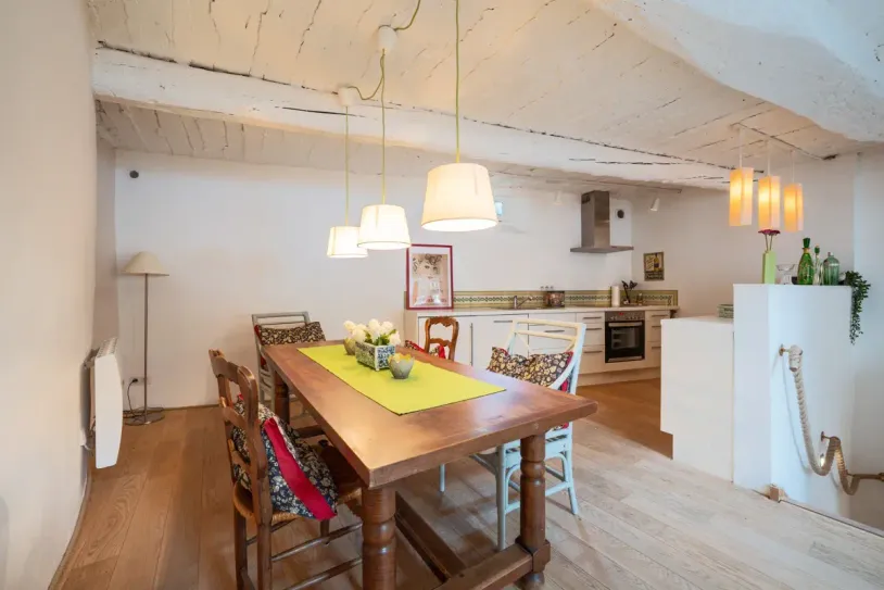 Bastide familiale avec dépendances et grand terrain à pied de La Tour d'Aigues — 14