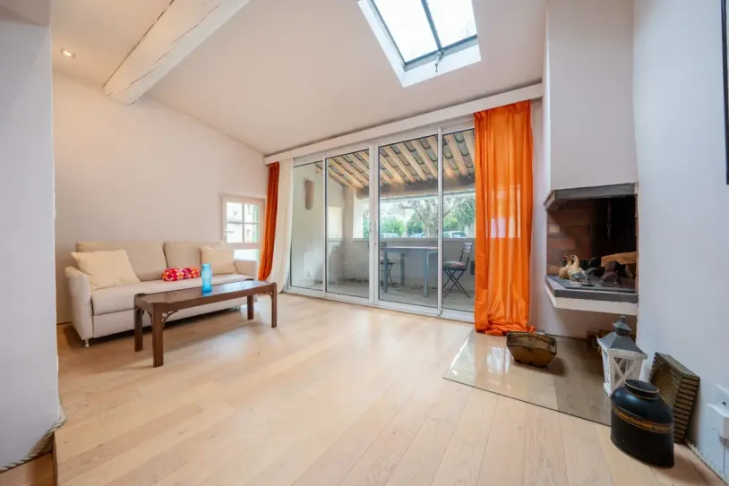 Bastide familiale avec dépendances et grand terrain à pied de La Tour d'Aigues — 5