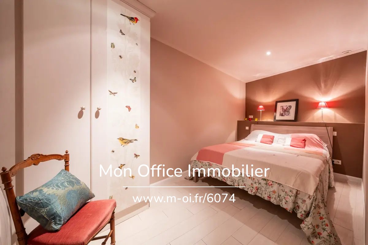 Bastide familiale avec dépendances et grand terrain à pied de La Tour d'Aigues — 28