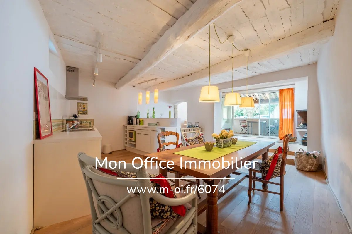 Bastide familiale avec dépendances et grand terrain à pied de La Tour d'Aigues — 4