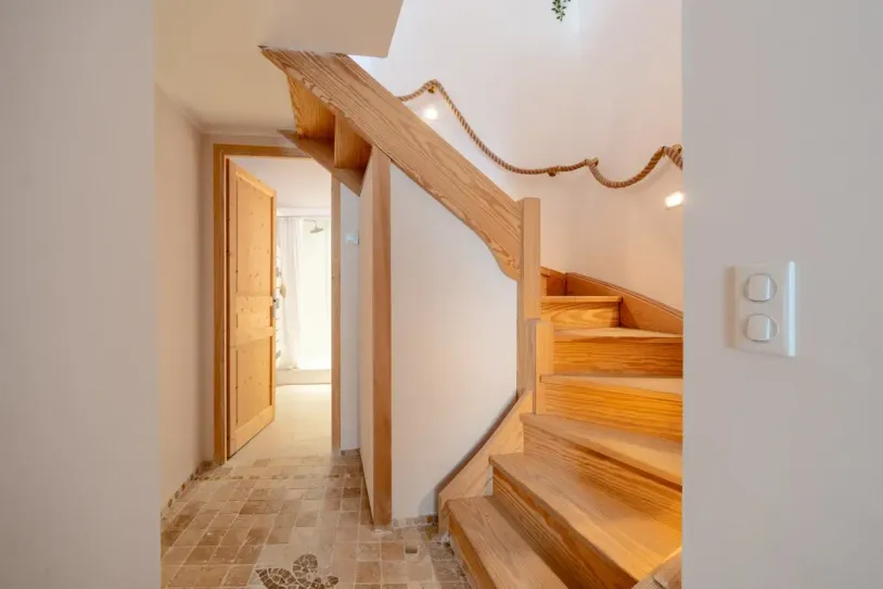 Bastide familiale avec dépendances et grand terrain à pied de La Tour d'Aigues — 29