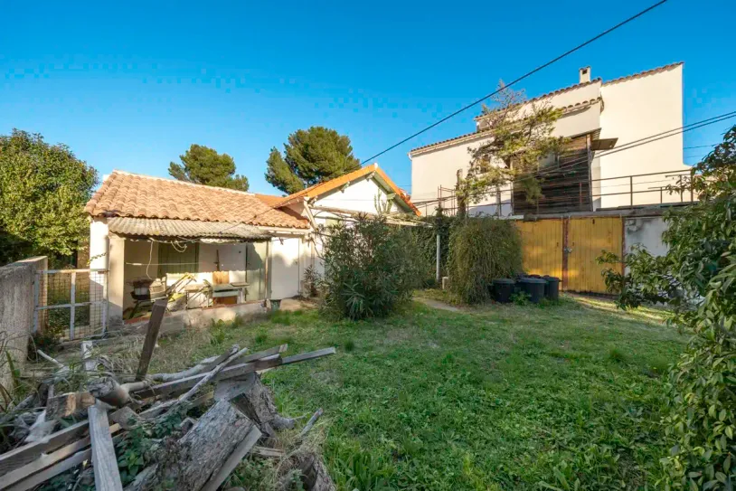 Maison centre ville - Au calme, jardin et garage - 13 330 PELISSANNE — 14