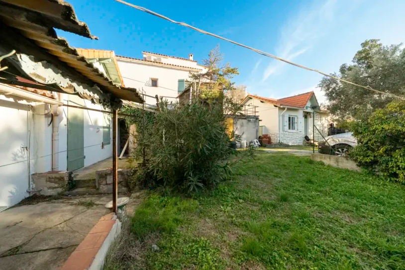 Maison centre ville - Au calme, jardin et garage - 13 330 PELISSANNE — 8