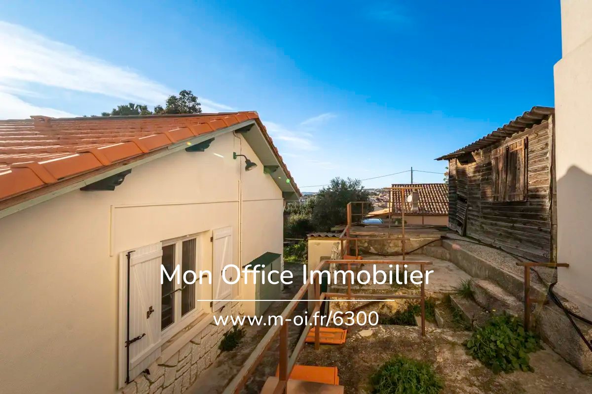 Maison centre ville - Au calme, jardin et garage - 13 330 PELISSANNE — 28