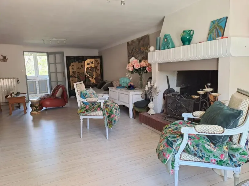 Maison centre ville - Au calme, jardin et garage - 13 330 PELISSANNE — 26