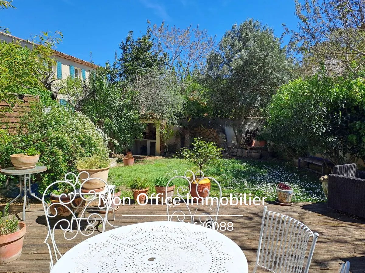 Maison centre ville - Au calme, jardin et garage - 13 330 PELISSANNE — 16