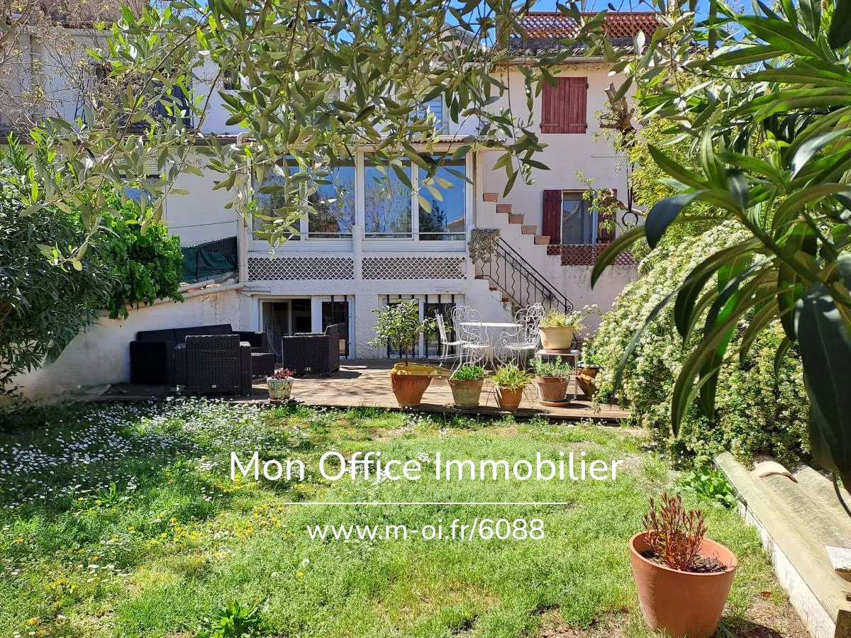 Maison centre ville - Au calme, jardin et garage - 13 330 PELISSANNE — 13