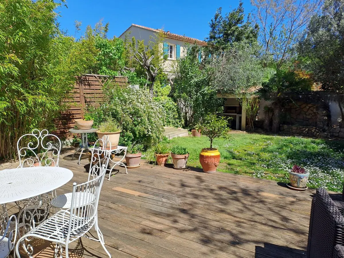 Photo 1 - Maison centre ville - Au calme, jardin et garage - 13 330 PELISSANNE