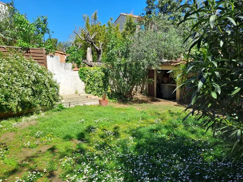 Maison centre ville - Au calme, jardin et garage - 13 330 PELISSANNE — 17