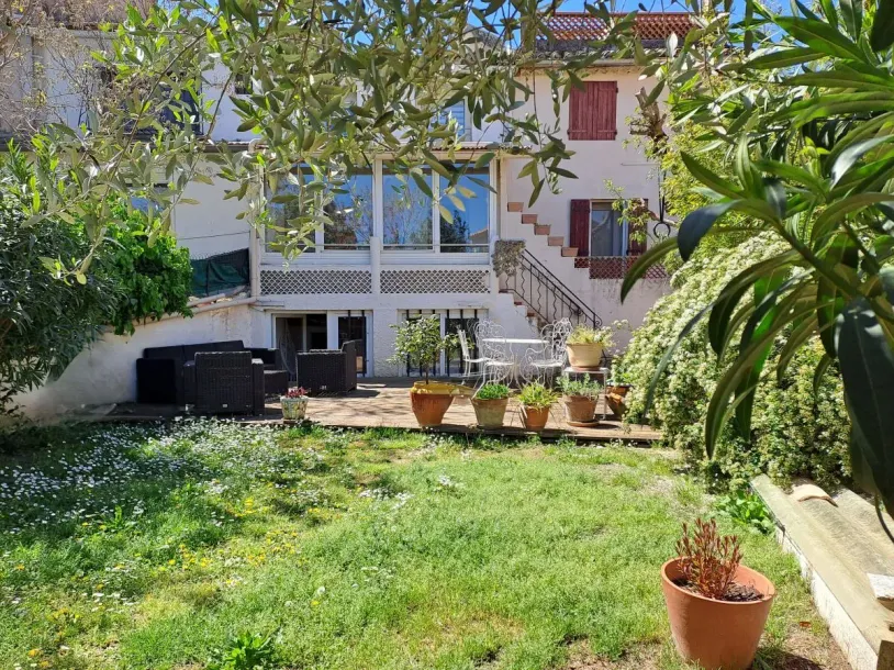 Maison centre ville - Au calme, jardin et garage - 13 330 PELISSANNE — 11