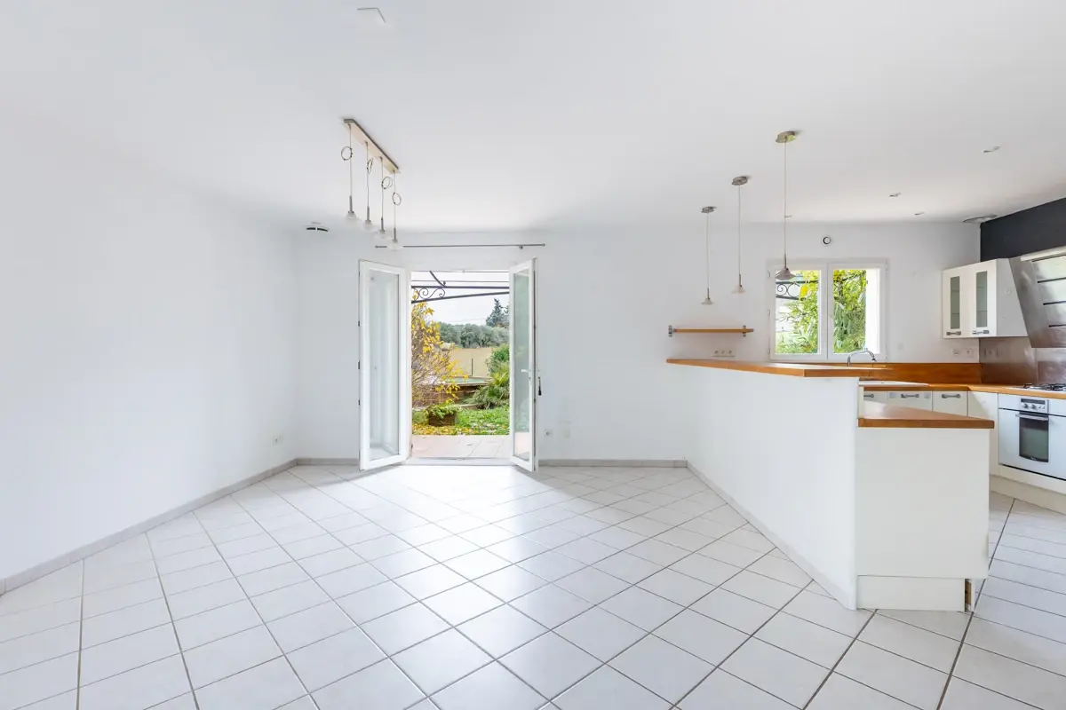 Photo 4 - Maison 4 pièces ( 3 chambres), garage aménagé , au coeur de Saint- Savournin avec du vue 