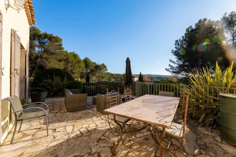 Maison traditionnelle avec piscine sur terrain paysager de 5 129 m² – Lambesc — 14