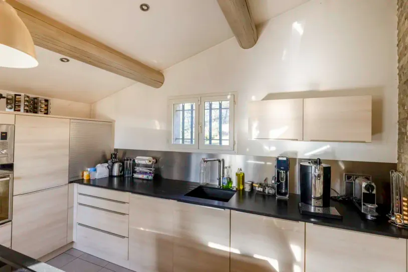 Maison traditionnelle avec piscine sur terrain paysager de 5 129 m² – Lambesc — 23