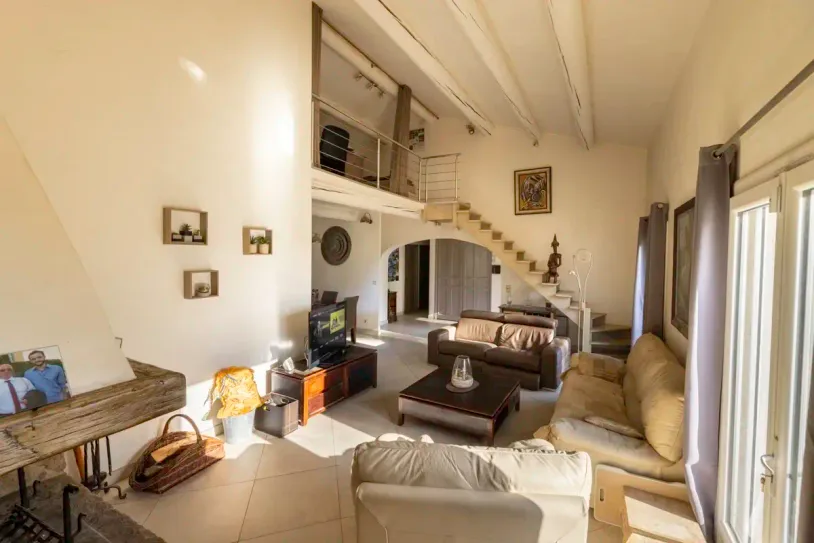 Maison traditionnelle avec piscine sur terrain paysager de 5 129 m² – Lambesc — 17