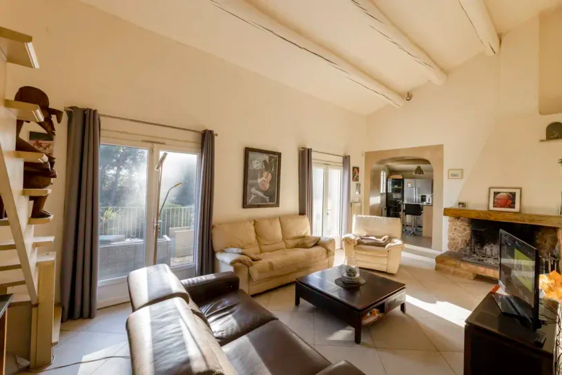 Maison traditionnelle avec piscine sur terrain paysager de 5 129 m² – Lambesc — 20