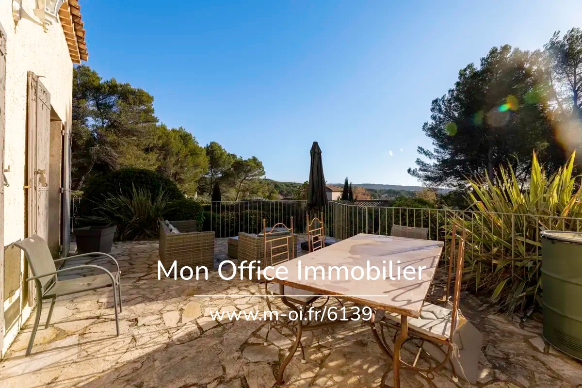 Maison traditionnelle avec piscine sur terrain paysager de 5 129 m² – Lambesc — 16