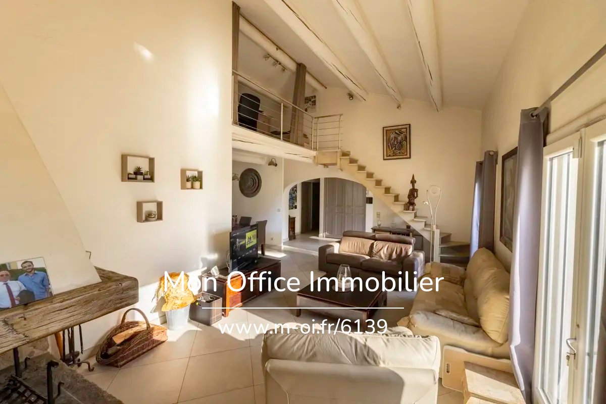 Maison traditionnelle avec piscine sur terrain paysager de 5 129 m² – Lambesc — 19
