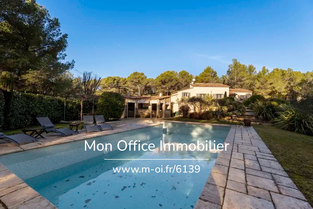 Maison traditionnelle avec piscine sur terrain paysager de 5 129 m² – Lambesc — 10