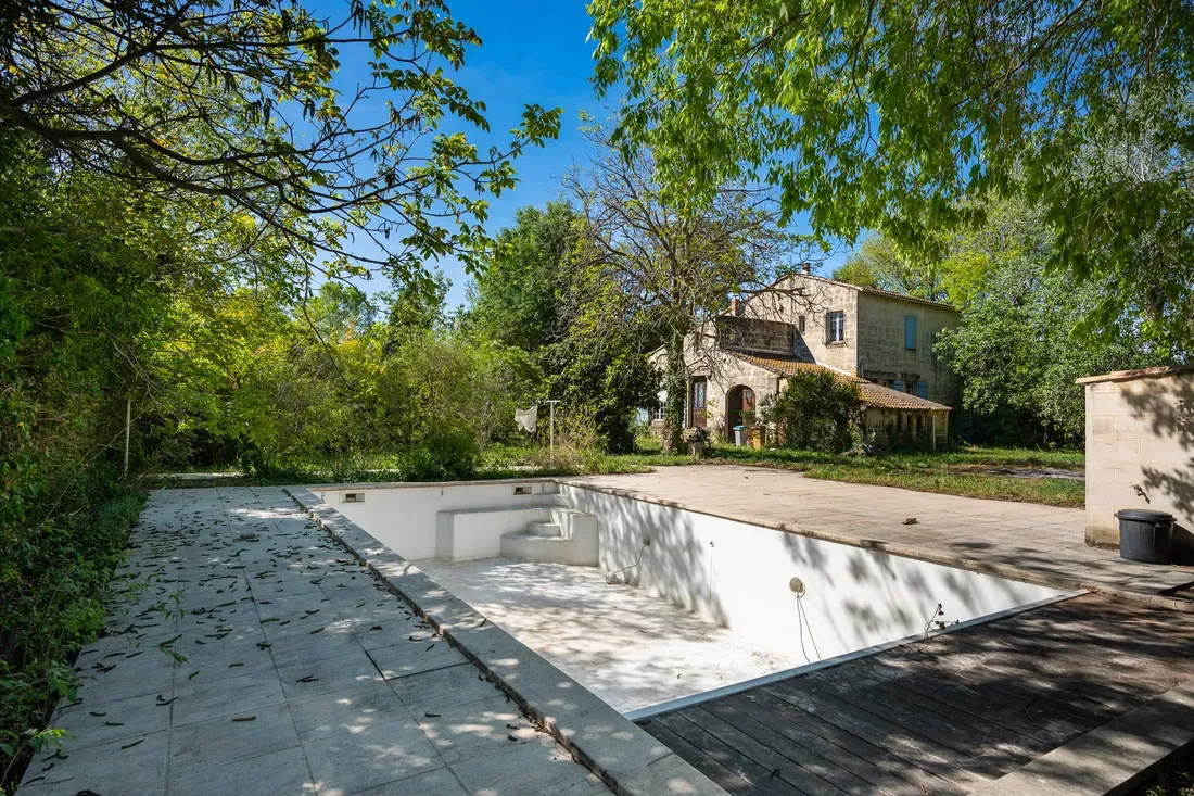 Photo 4 - Mas 7 pièces avec piscine et garage au calme à Arles (13200)