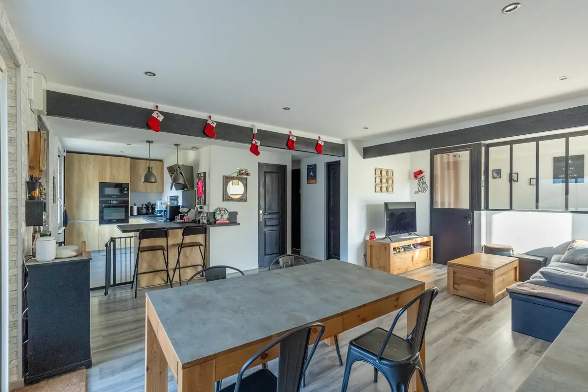 Photo 1 - Maison 5 pièces avec jardin idéalement située 