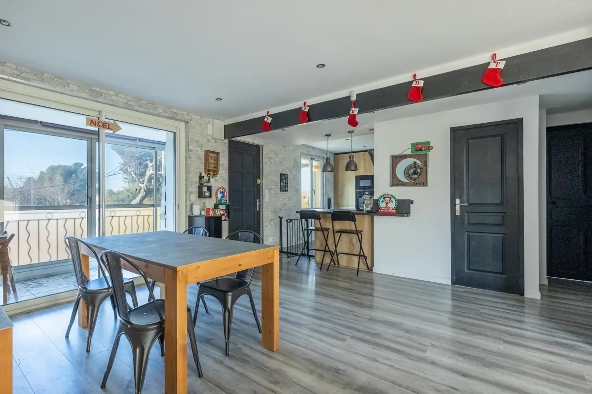 Photo 4 - Maison 5 pièces avec jardin idéalement située 