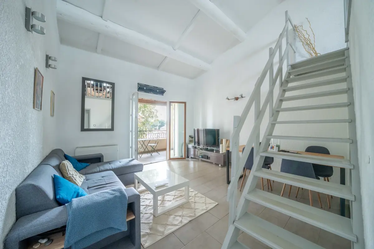 Photo 1 - Appartement T3 avec salon cathédrale et accès plage rapide