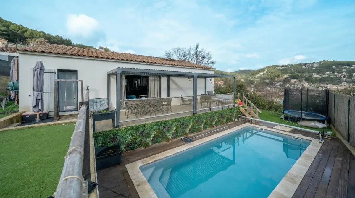 Photo 3 - Maison 5 pièce(s) à Auriol (13390) avec piscine et pergolas bioclimatiques.