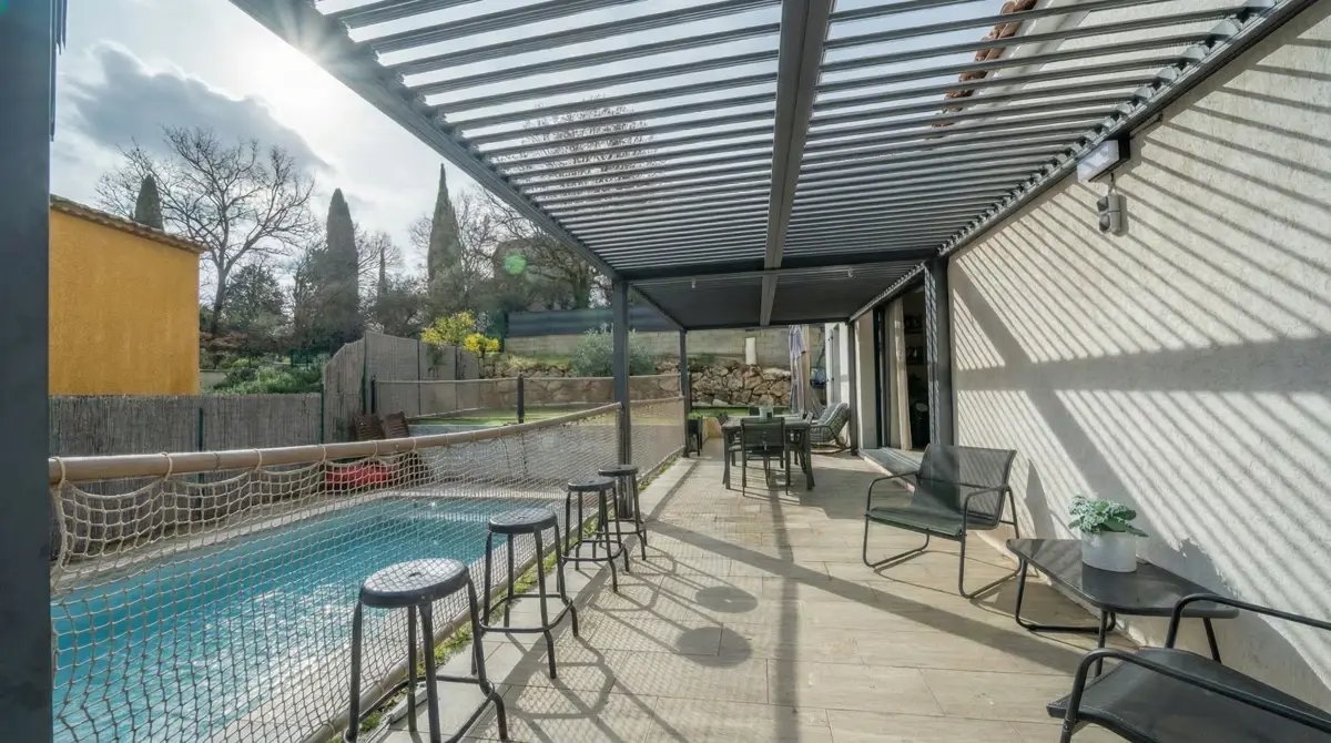 Photo 5 - Maison 5 pièce(s) à Auriol (13390) avec piscine et pergolas bioclimatiques.