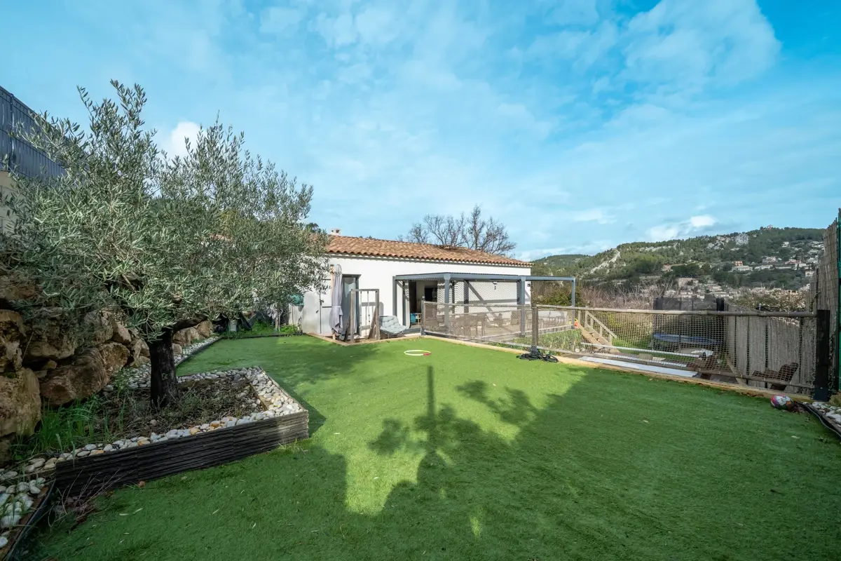 Photo 4 - Maison 5 pièce(s) à Auriol (13390) avec piscine et pergolas bioclimatiques.