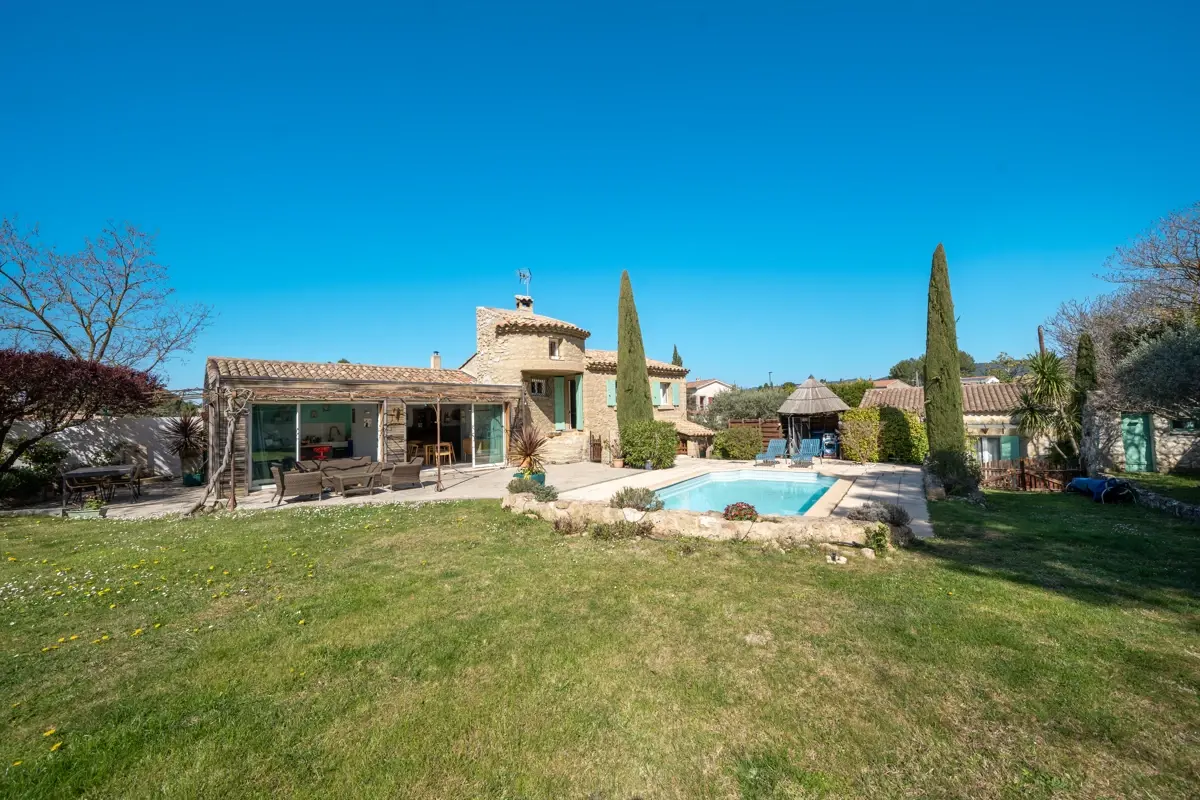 Photo 1 - Maison 8 pièce(s) à Lambesc (13410)