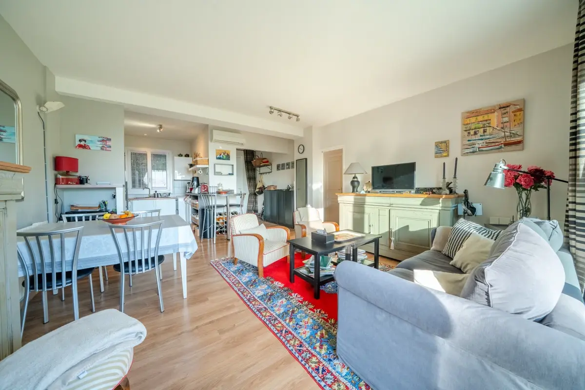 Photo 3 - Exclusivité, appartement de trois pièces d’une surface de 60 m2 avec stationnement , vue mer à deux pas du port 