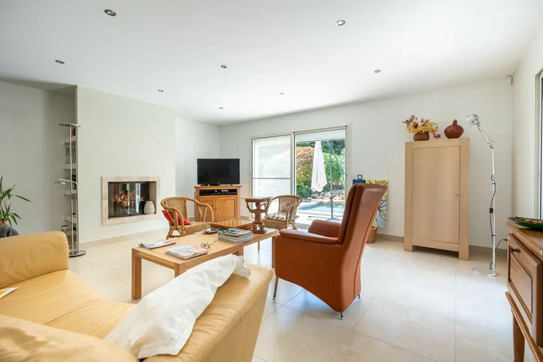 Photo 4 - Maison 7 pièce(s) à Saint-Maximin-la-Sainte-Baume (83470)