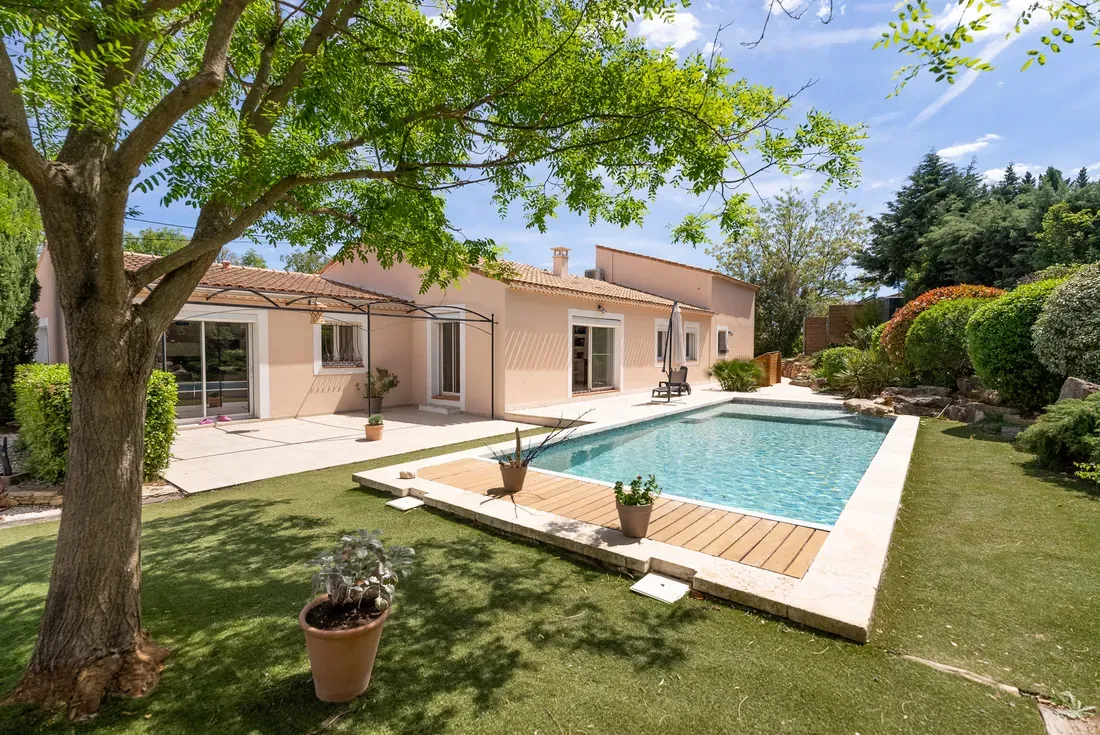 Photo 1 - Maison 7 pièce(s) à Saint-Maximin-la-Sainte-Baume (83470)