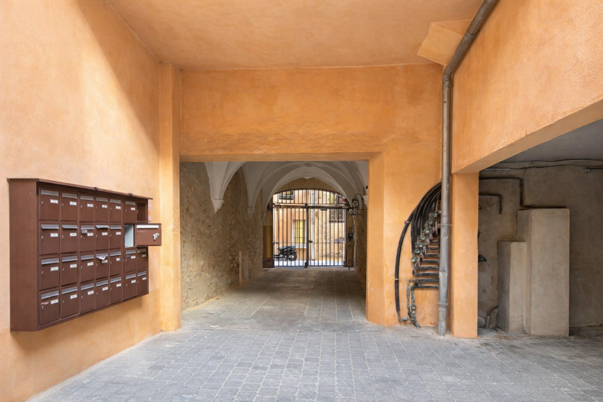 Photo 1 - Parking box secteur Palais de Justice 