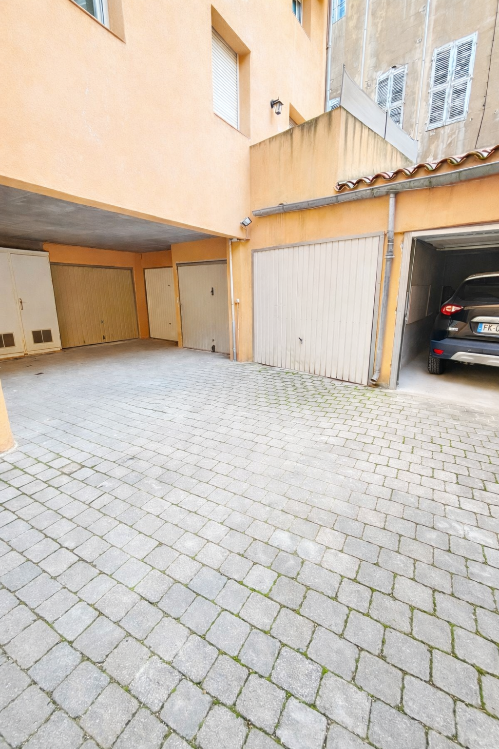 Photo 2 - Parking box secteur Palais de Justice 