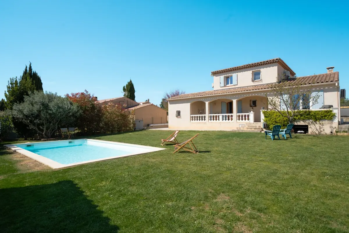 Photo 1 - Lambesc – Maison familiale avec piscine, jardin arboré et superbe espace extérieur plein sud