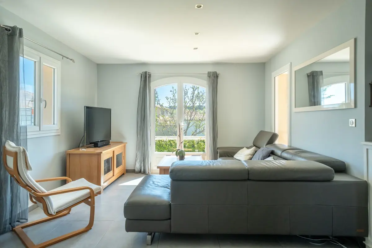 Photo 5 - Lambesc – Maison familiale avec piscine, jardin arboré et superbe espace extérieur plein sud