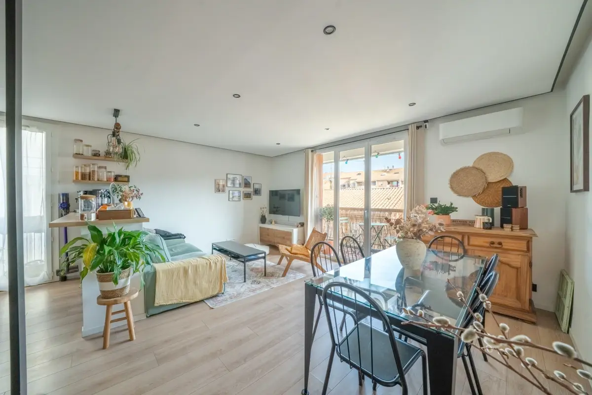 Photo 3 - Appartement 3 pièces avec extérieur et cave.