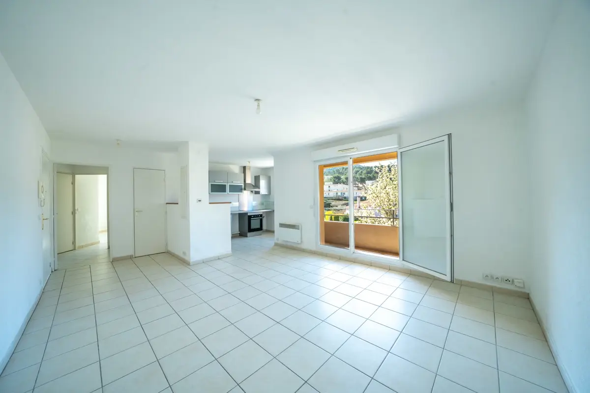 Photo 2 - Appartement 3 pièces avec balcon et box fermé - La Roque d'Anthéron 