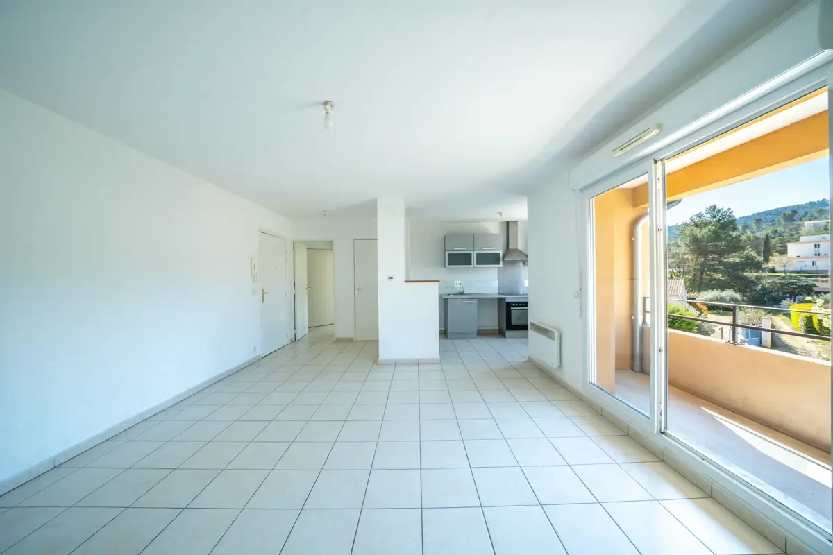 Photo 3 - Appartement 3 pièces avec balcon et box fermé - La Roque d'Anthéron 