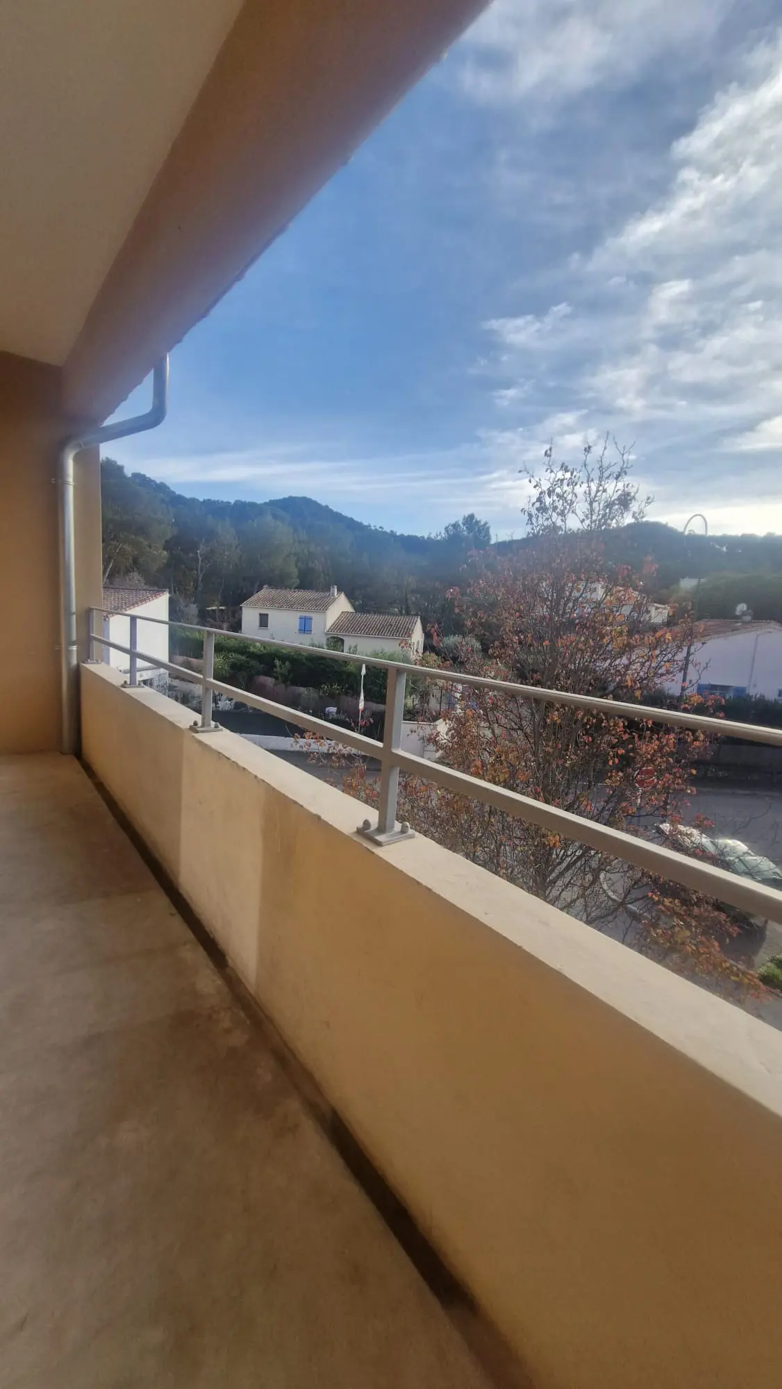 Photo 2 - Appartement 3 pièces La Roque d'Anthéron 