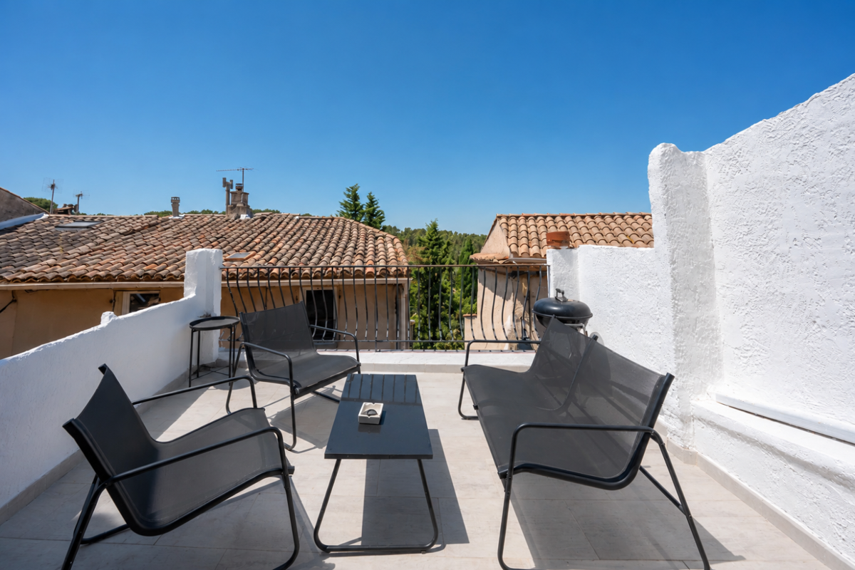 Photo 1 - Spécial investisseur – Maison de village avec terrasse et locataire en place au cœur de Bouc-Bel-Air
