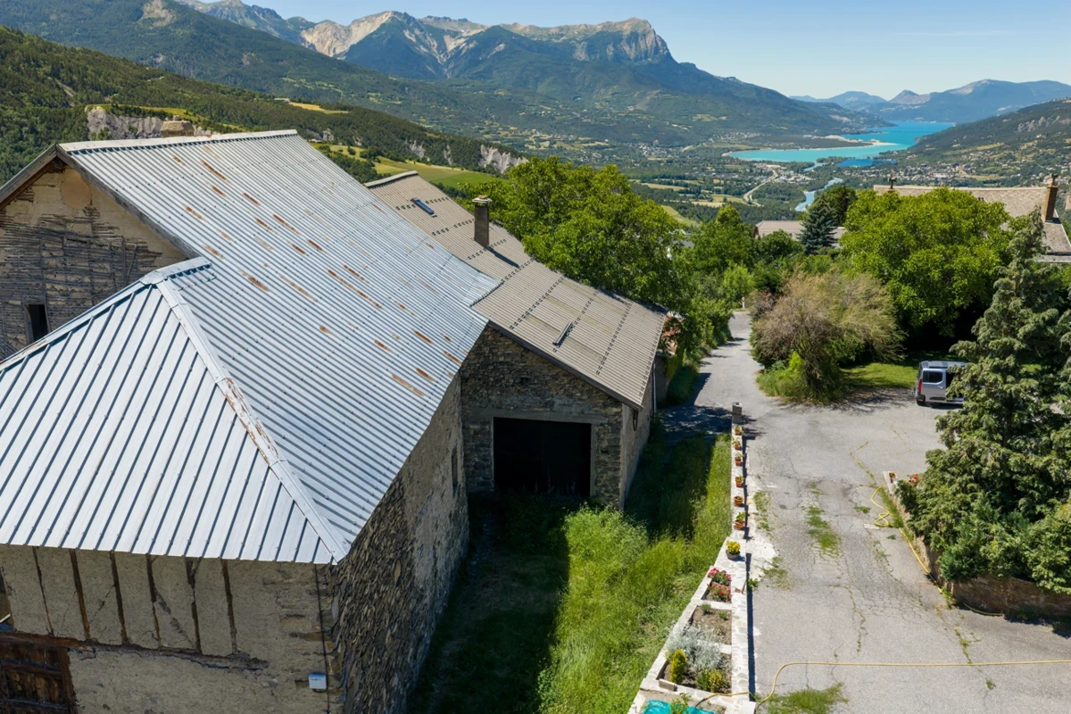 Photo 1 - Bâtisse à rénover 150m² - orientée sud- vue Lac