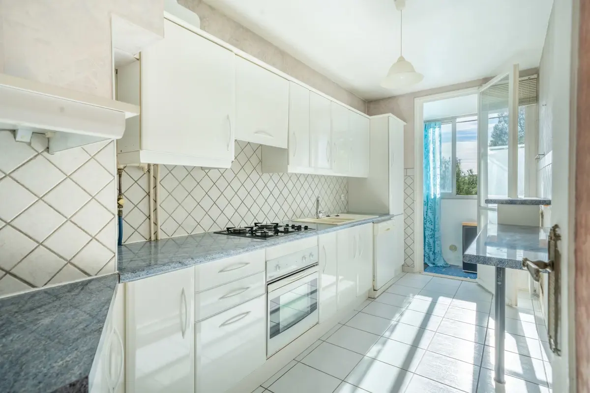 Photo 2 - Appartement 4 pièces dernier étage dans une résidence fermée et sécurisée.