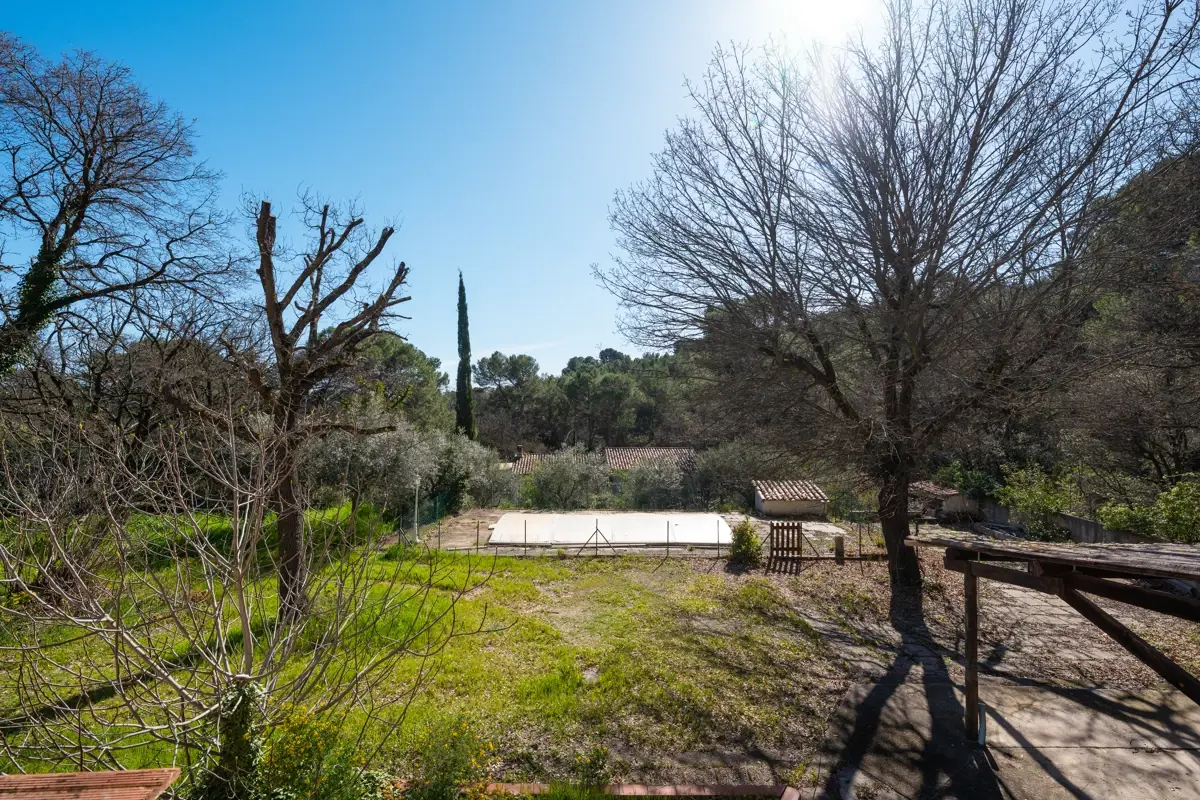 Photo 2 - Éguilles – Propriété à réinventer sur 2 500 m² de terrain avec piscine !