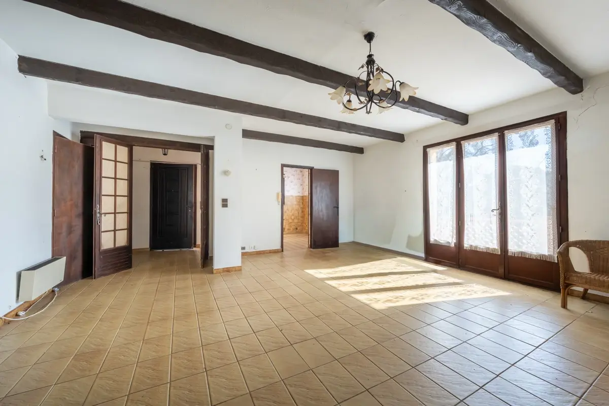 Photo 4 - Éguilles – Propriété à réinventer sur 2 500 m² de terrain avec piscine !